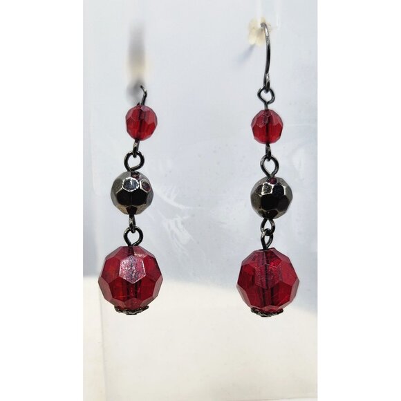 Red & Black Beaded Dangle Earrings On Chain - Picture 1 of 1